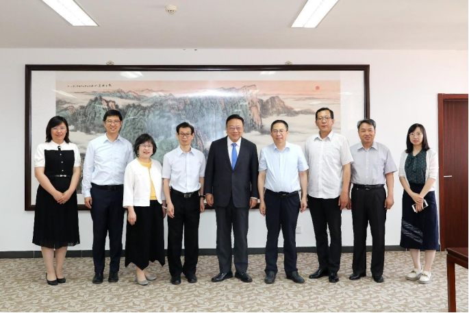 台湾中华大学校长刘维琪一行来新葡萄交流访问