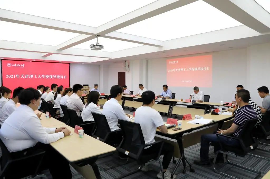 新葡萄举办校领导接待日活动