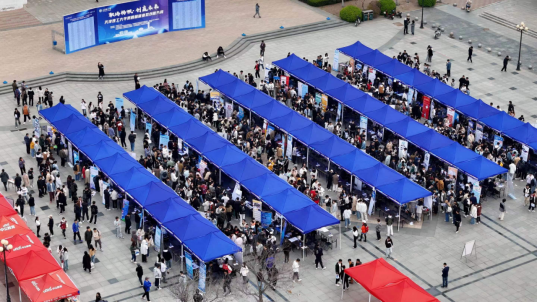 新葡萄举办第四届“职场扬帆·创赢未来”就业“双创”服务周大型校企供需对接服务展示活动