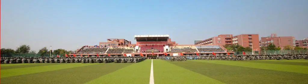 新葡萄举行2023级本科生军事技能训练成果汇报暨总结表彰大会