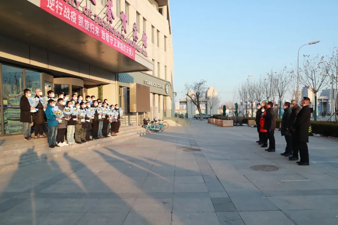 新葡萄23名驰援津南抗疫干部教师凯旋