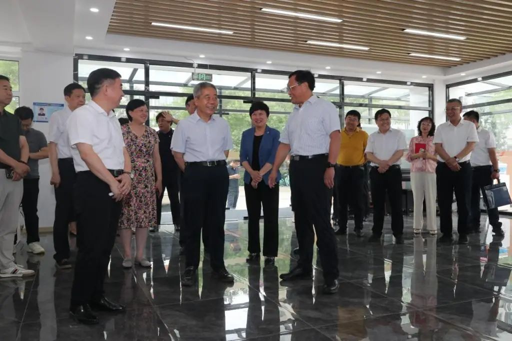 全国政协领导一行到新葡萄调研指导工作