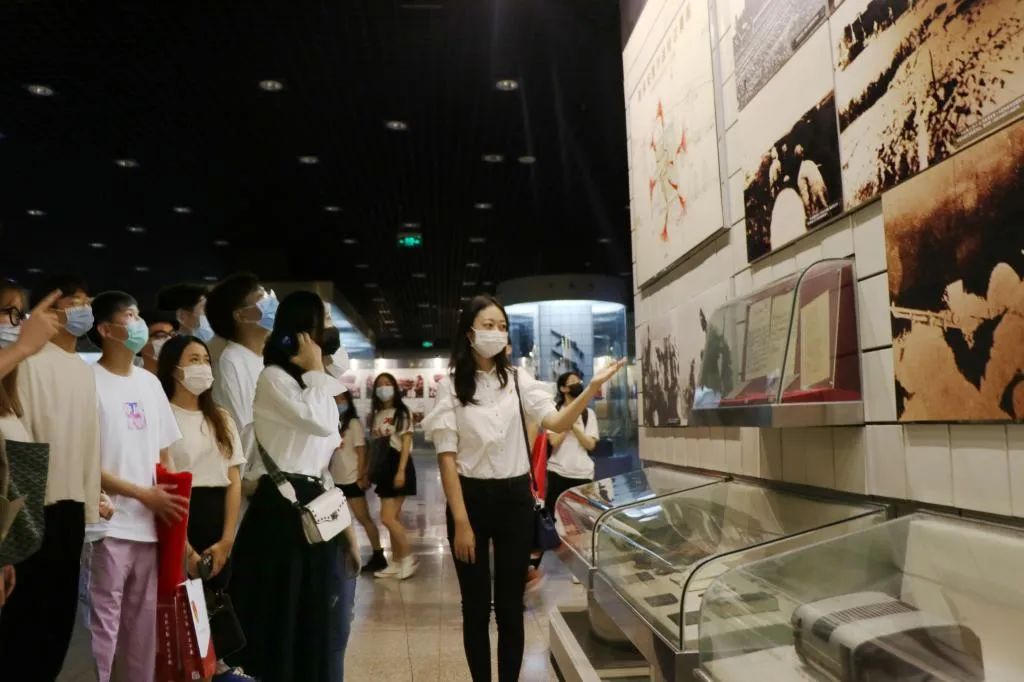 新葡萄师生开展纪念中国人民抗日战争暨世界反法西斯战争胜利75周年主题团日活动