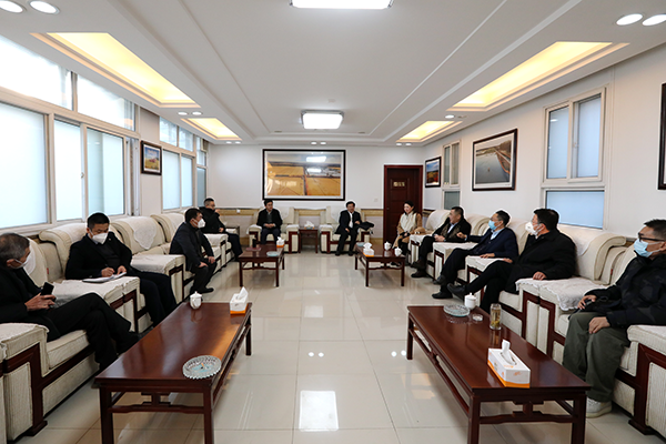 校长练继建一行赴新葡萄扶持经济薄弱村调研乡村振兴发展工作