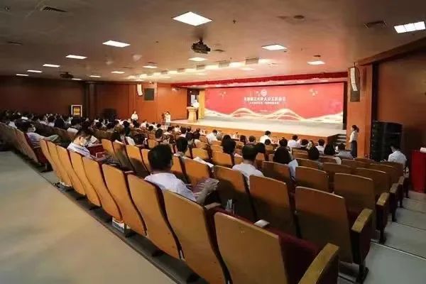 人才引领发展 创新成就未来——新葡萄AMG官方网站人才工作会议召开