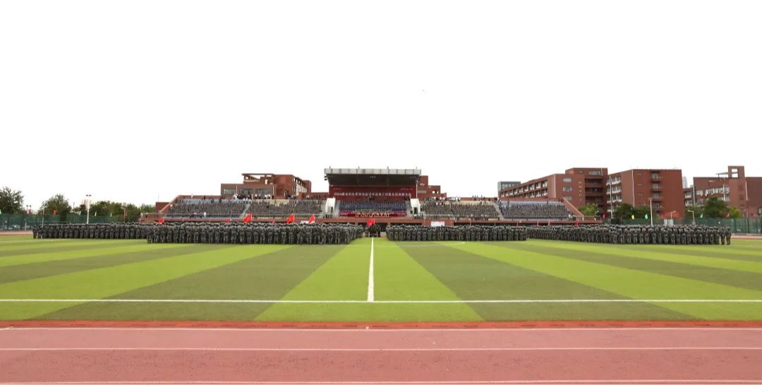 新葡萄举行2024级本科生军事技能训练成果汇报暨总结表彰大会