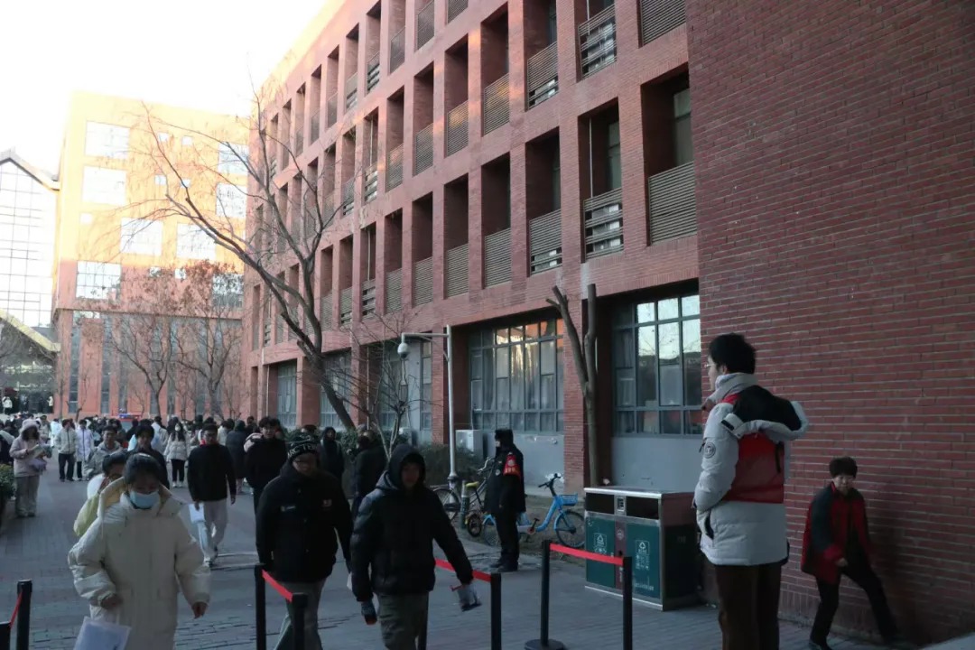 新葡萄圆满完成2025年全国硕士研究生招生考试组考工作